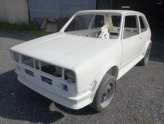 Coque Volkswagen Golf 1 blanche après peinture